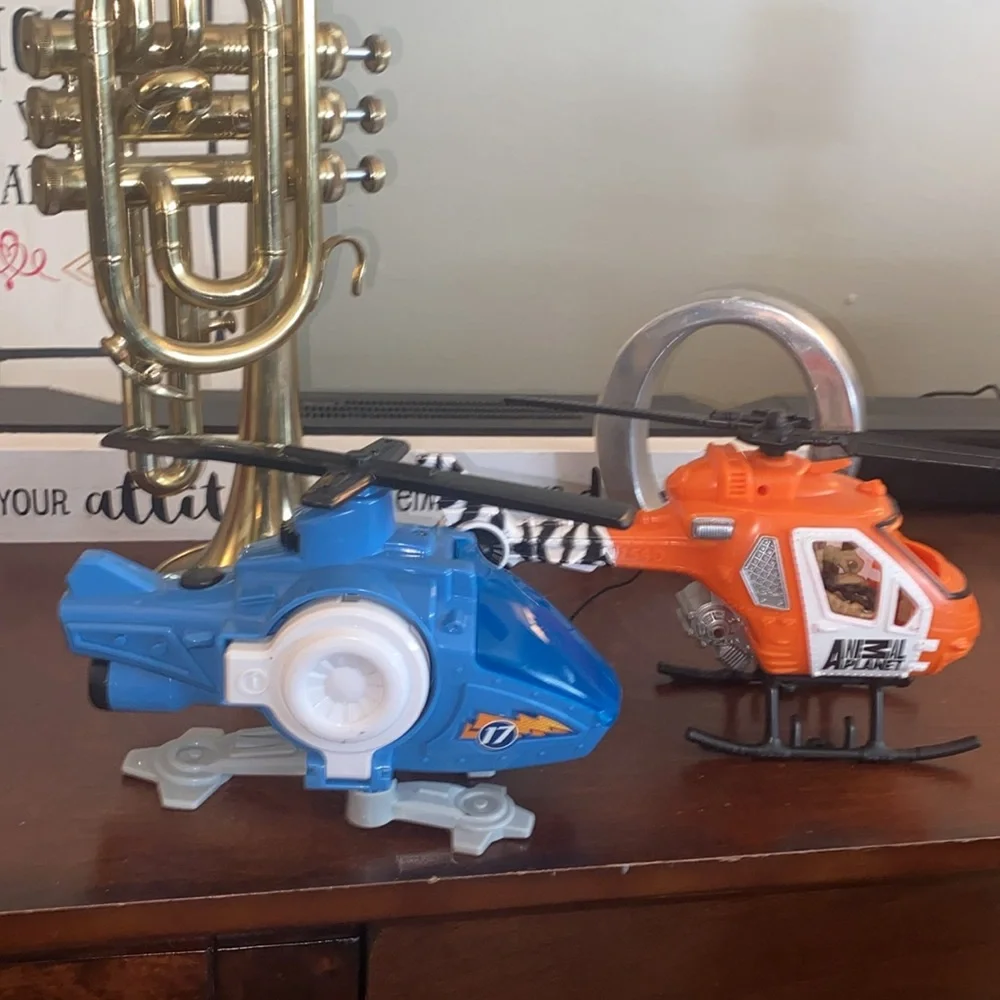 Animal Planet and News Helicopters Children's Kids Toys Lot of 2 Helicopters